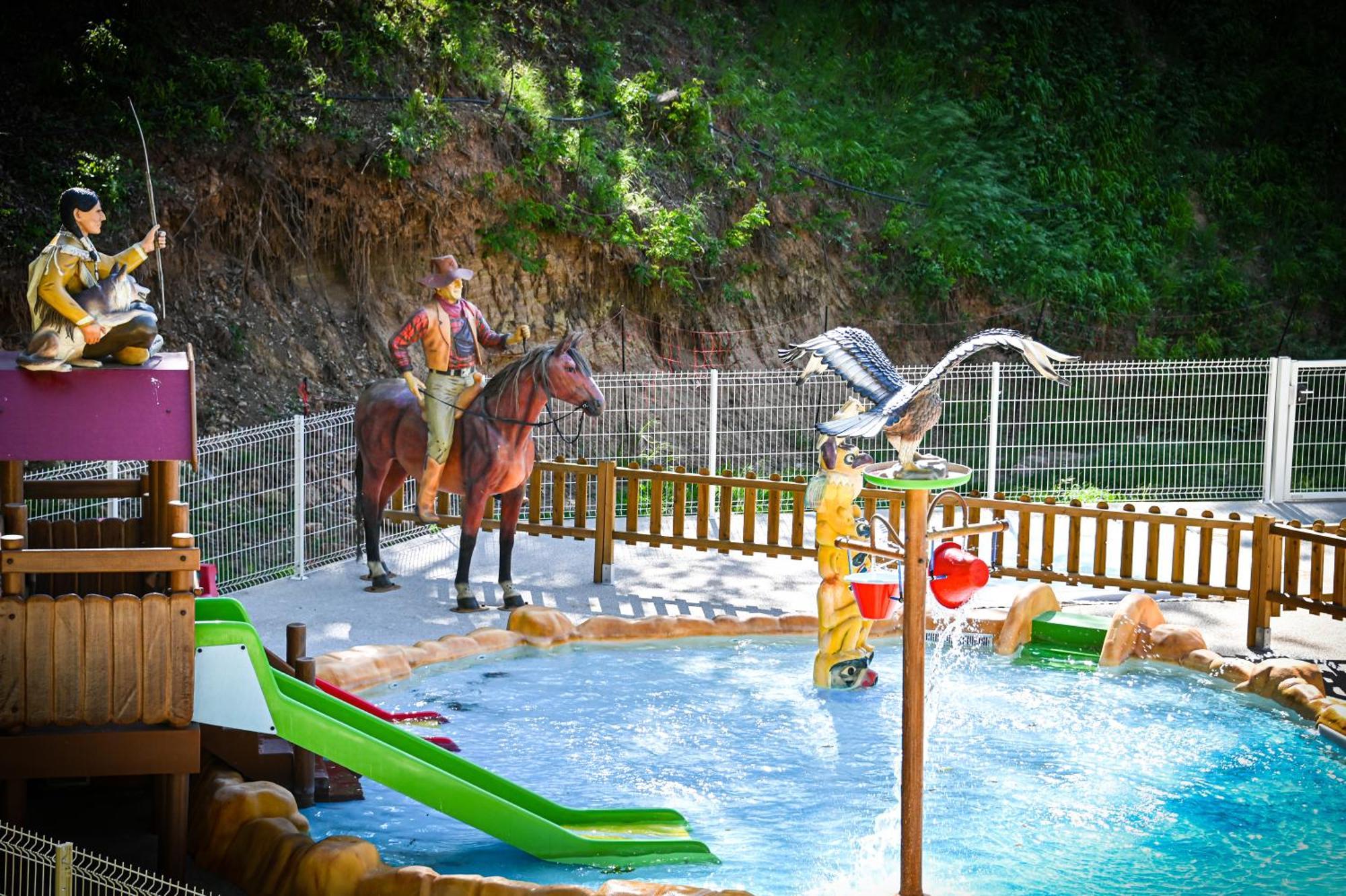 Camping Le Colorado Rustrel Kültér fotó
